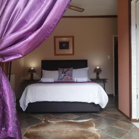 Safari Guesthouse Vryburg エクステリア 写真