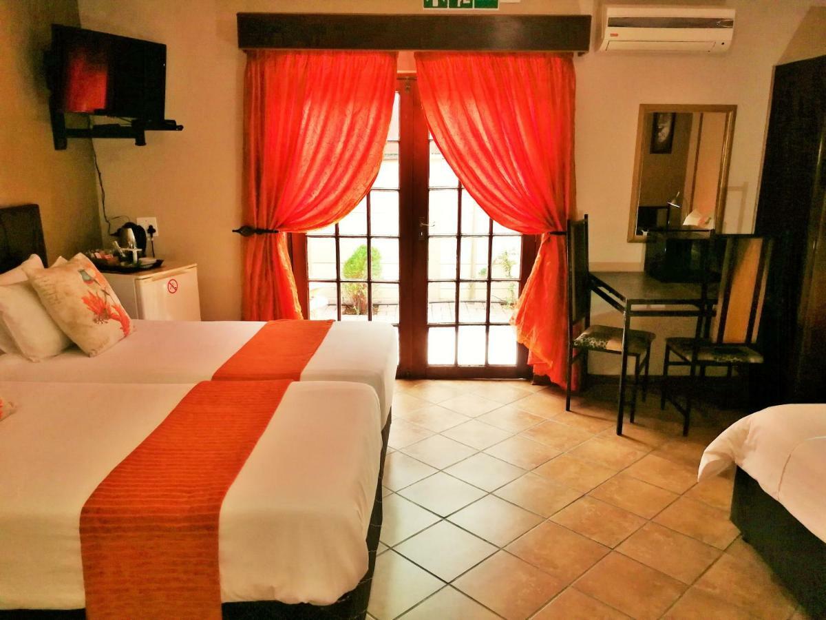 Safari Guesthouse Vryburg エクステリア 写真