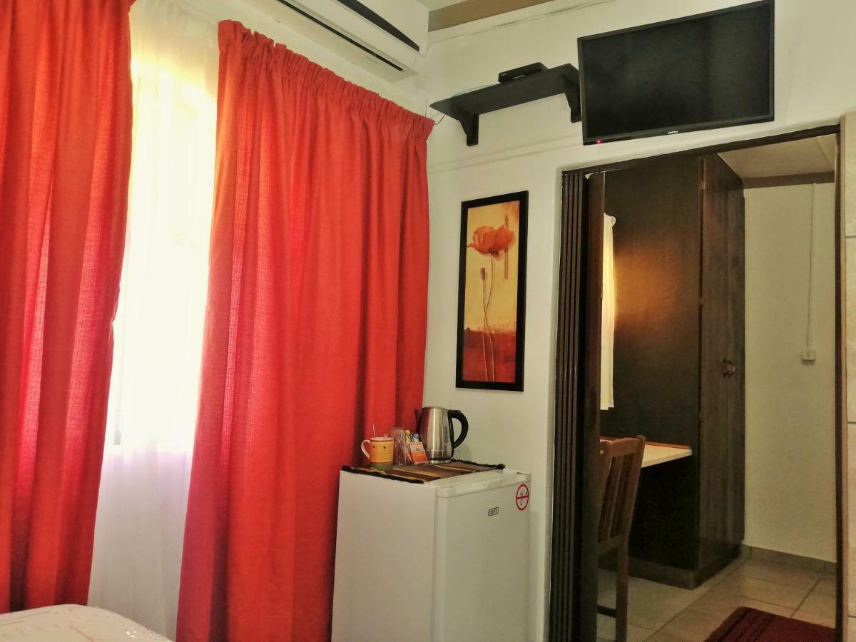 Safari Guesthouse Vryburg エクステリア 写真