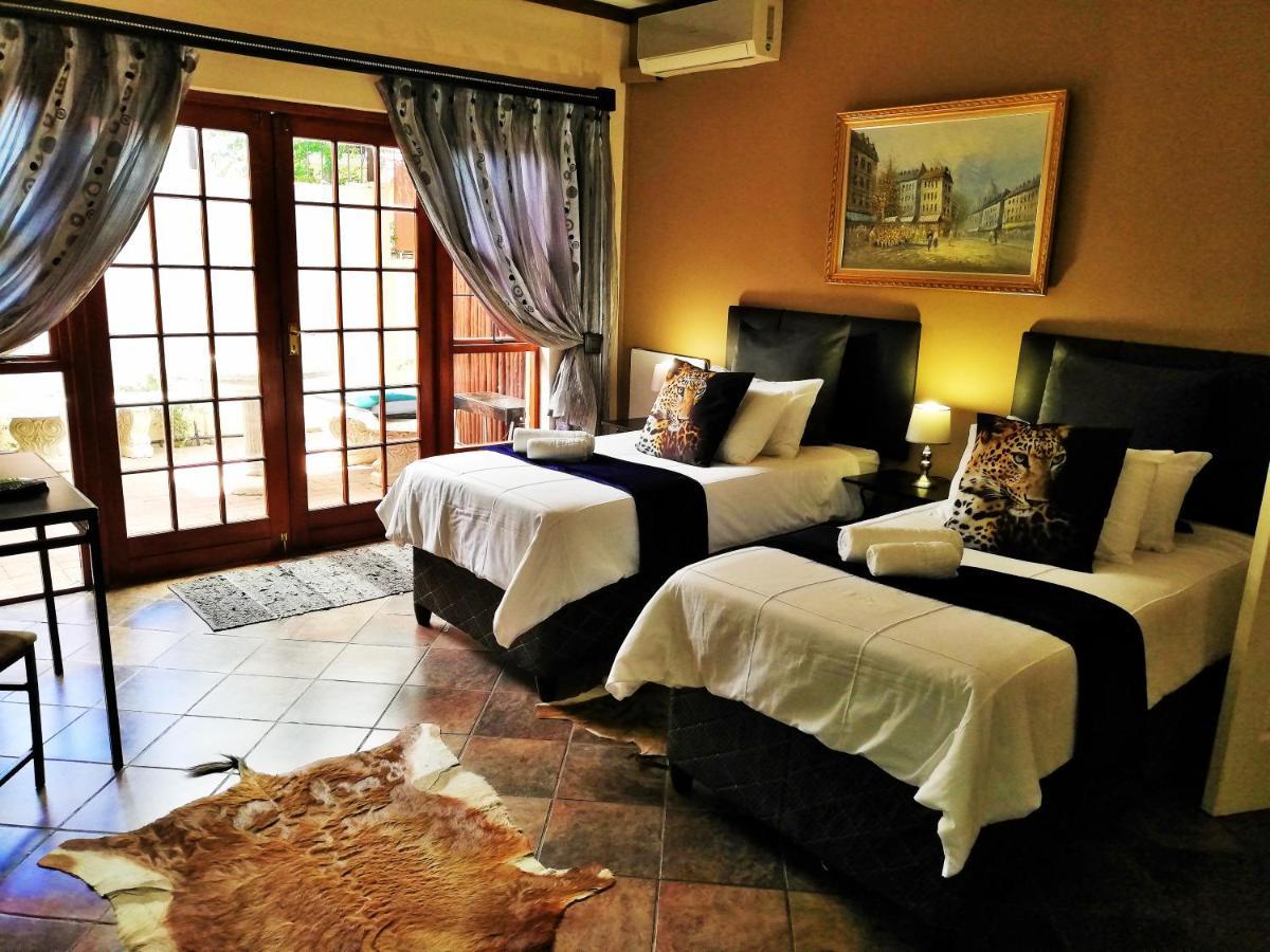 Safari Guesthouse Vryburg エクステリア 写真