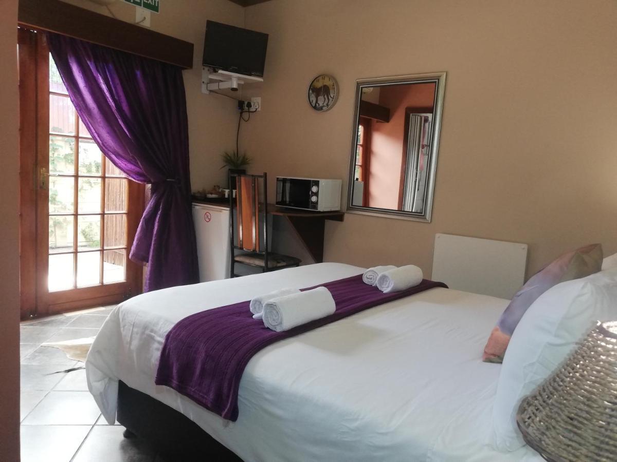 Safari Guesthouse Vryburg エクステリア 写真
