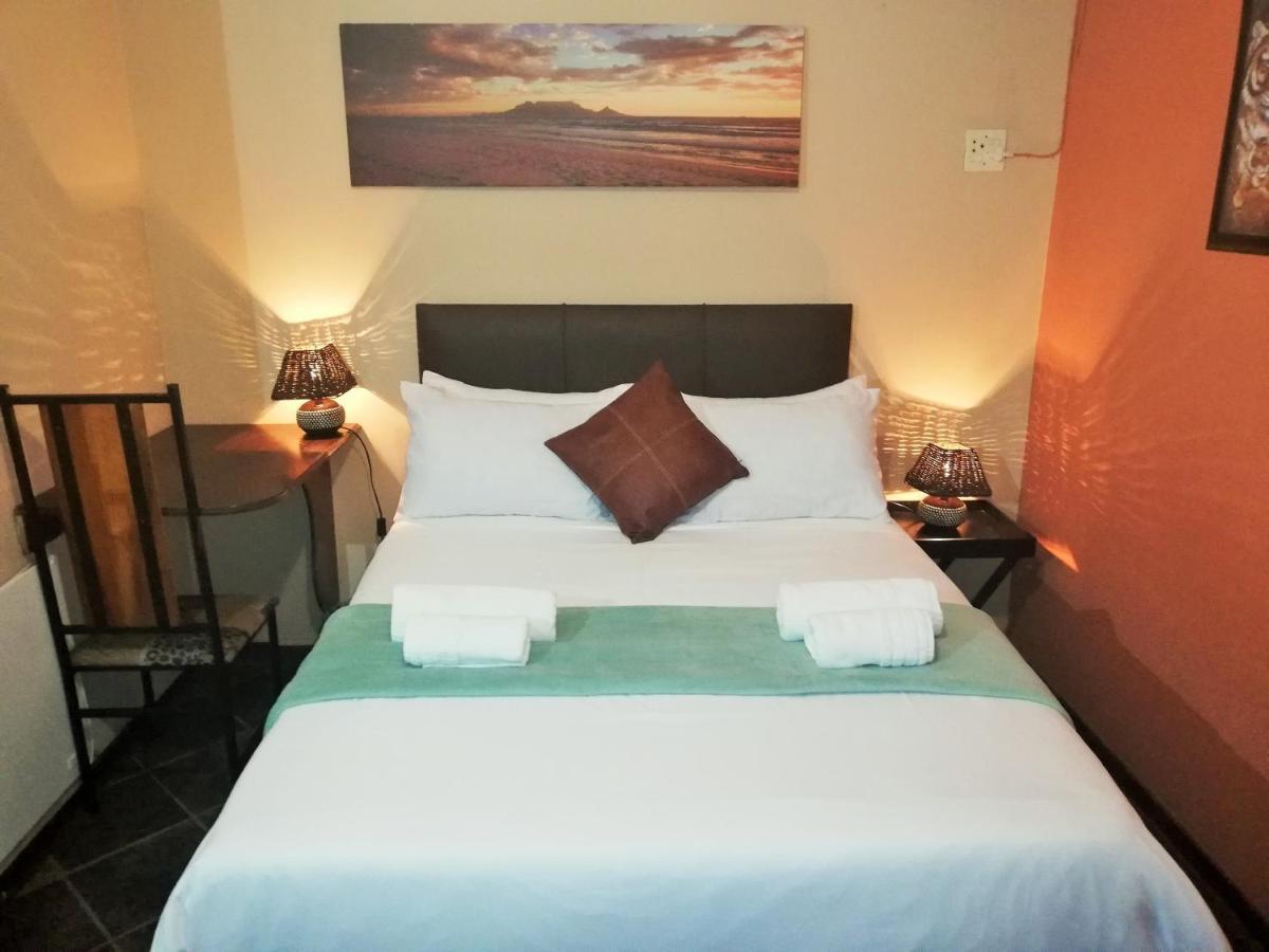 Safari Guesthouse Vryburg エクステリア 写真