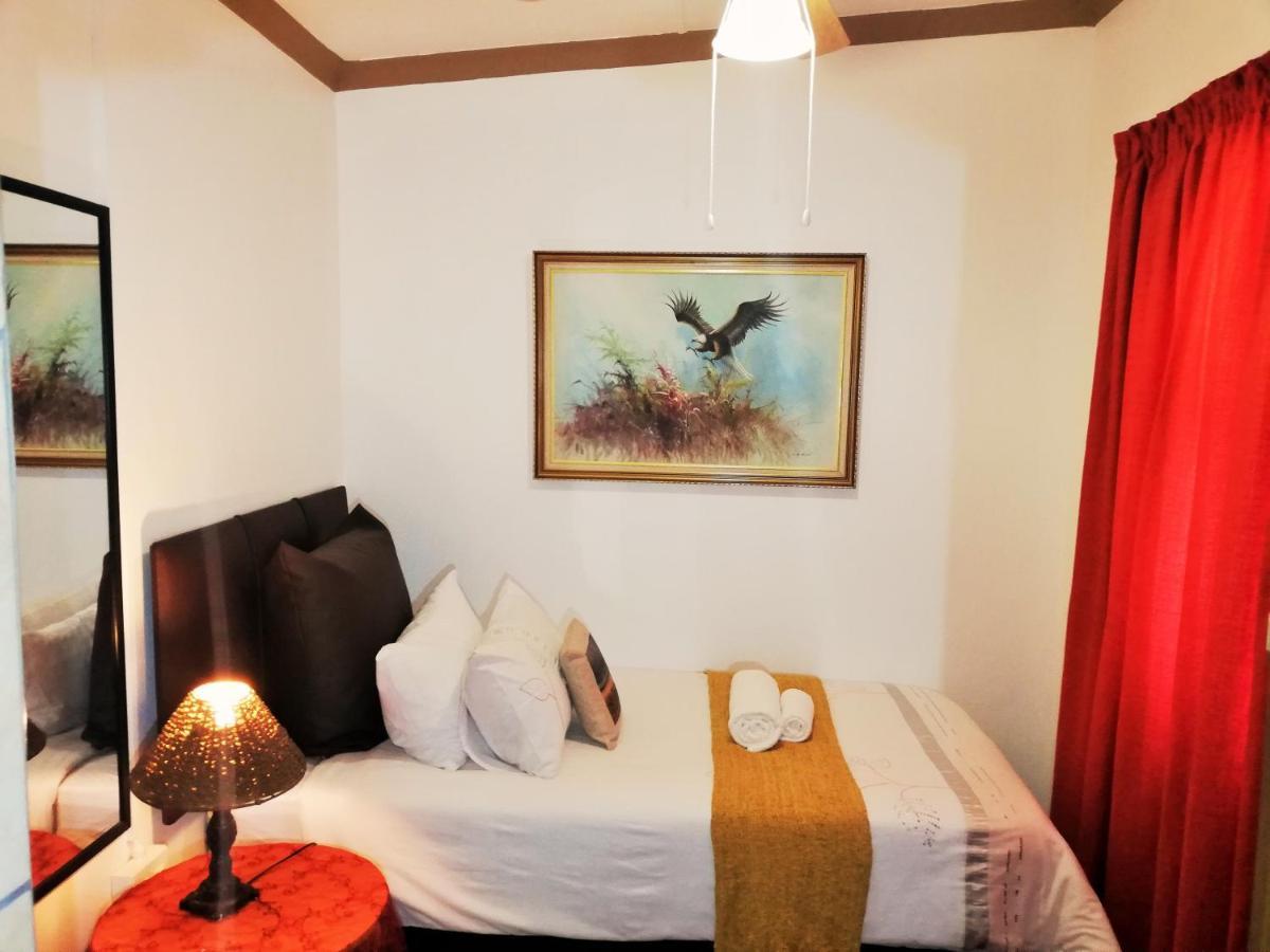 Safari Guesthouse Vryburg エクステリア 写真